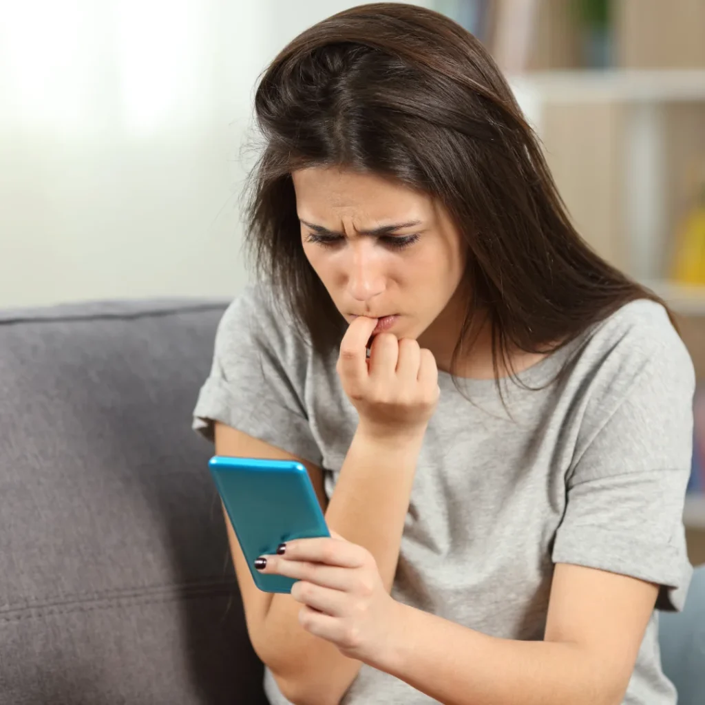 Qué Hacer si tu Ex Pareja Publica Fotos Íntimas: Guía Legal y Práctica